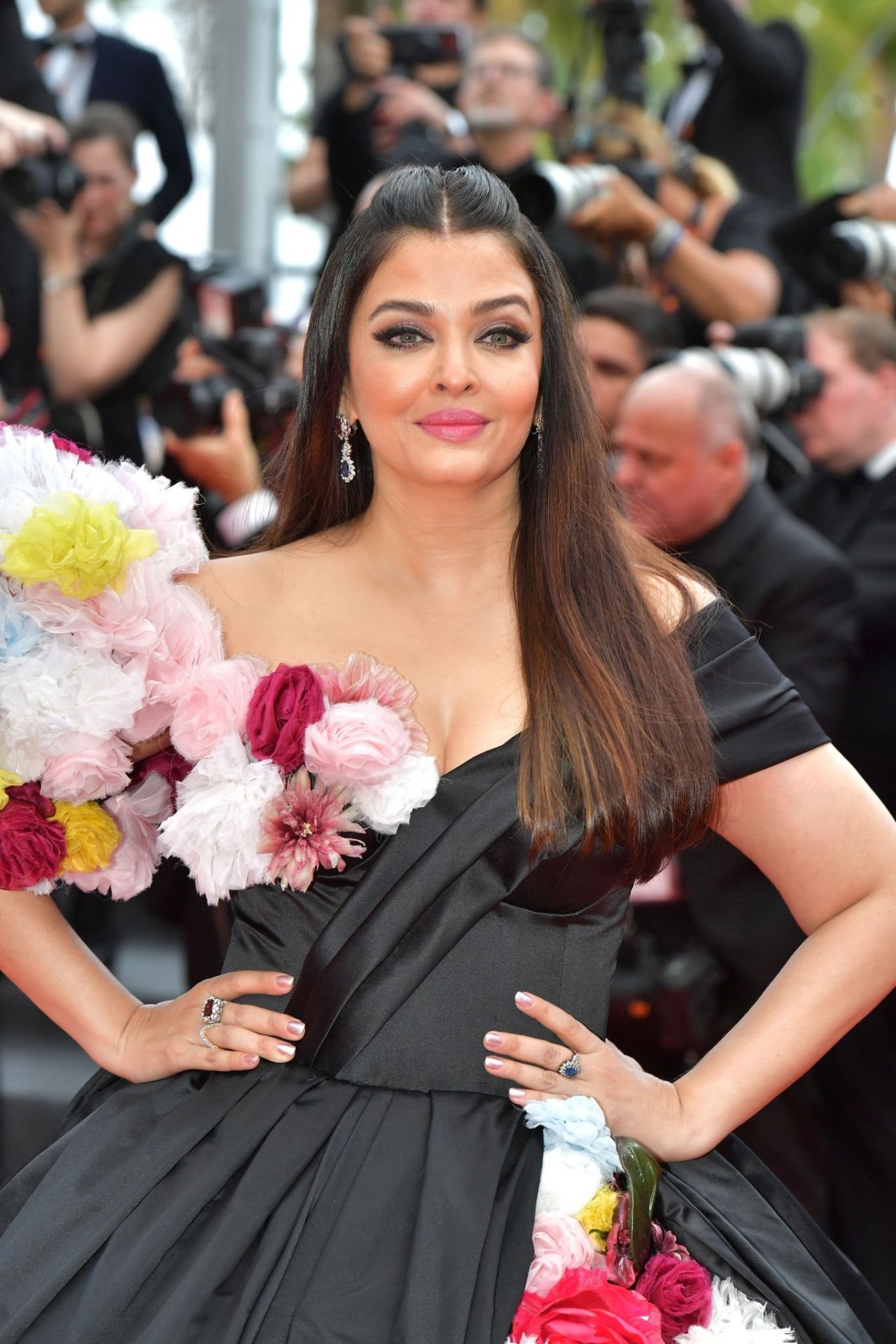 AISHWARYA RAI AT TOP GUN MAVERICK RED CARPET CANNES FILM FESTIVAL4